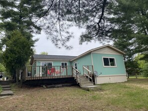 Back of house (faces the lake)
