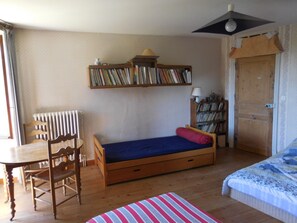 8 Schlafzimmer, Bügeleisen/Bügelbrett, Reisekinderbett, kostenloses WLAN
