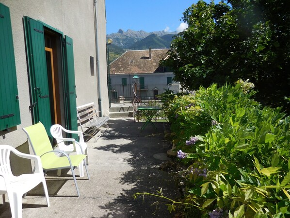 Terrace/patio - FAMILY HOUSE 20-22 people (La Bâtie-Neuve)