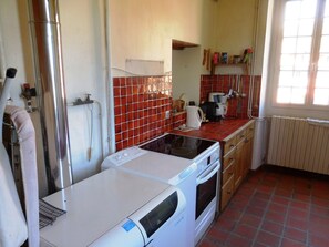 Fridge, microwave, oven, stovetop - FAMILY HOUSE 20-22 people (La Bâtie-Neuve)