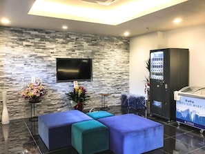 Lobby sitting area - HOTEL LiVEMAX OKAYAMA (Okayama)
