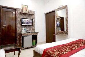 Premium Triple Room, 3 Bedrooms, Non Smoking | Exterior - Hotel Heritage Inn (Amritsar)