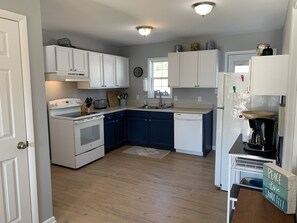 雪櫃、微波爐、焗爐、爐具