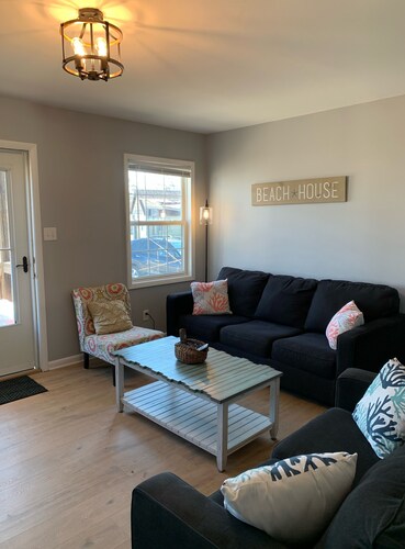 The Brass Crab - Check in/out any day!