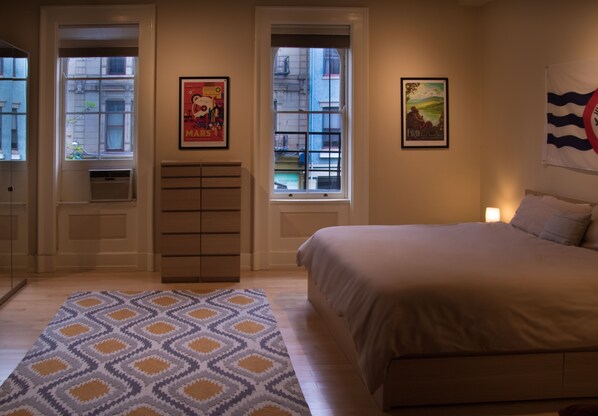 1 bedroom, desk, iron/ironing board, WiFi - 1-bdrm in middle of OTR action; Just Renovated Fenced Parking on Premise; 65" TV (Cincinnati)