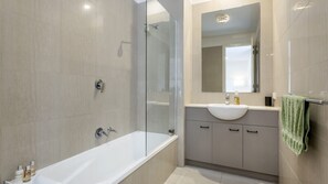 Shower - SUNSET VIEWS - MORNINGTON (MORNINGTON)