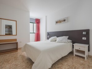 2 makuuhuonetta, silitysrauta/-lauta, internet, vuodevaatteet