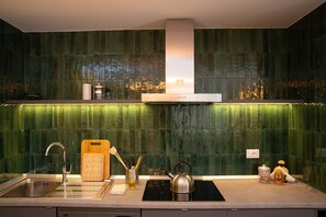 Dishwasher, coffee/tea maker, high chair