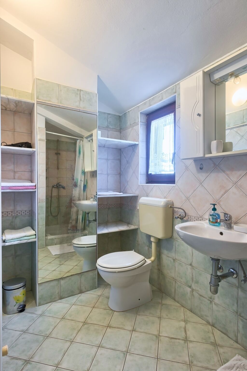 Shower, towels