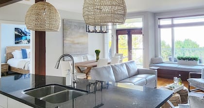 Breathtaking Oceanview Oasis in Vancouver Island 1 min walk to Rathtrevor Beach