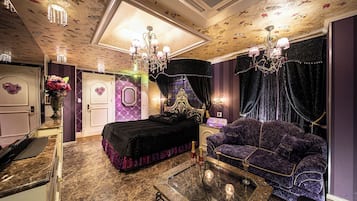 Design Room | Down duvets, blackout curtains, free WiFi, bed sheets