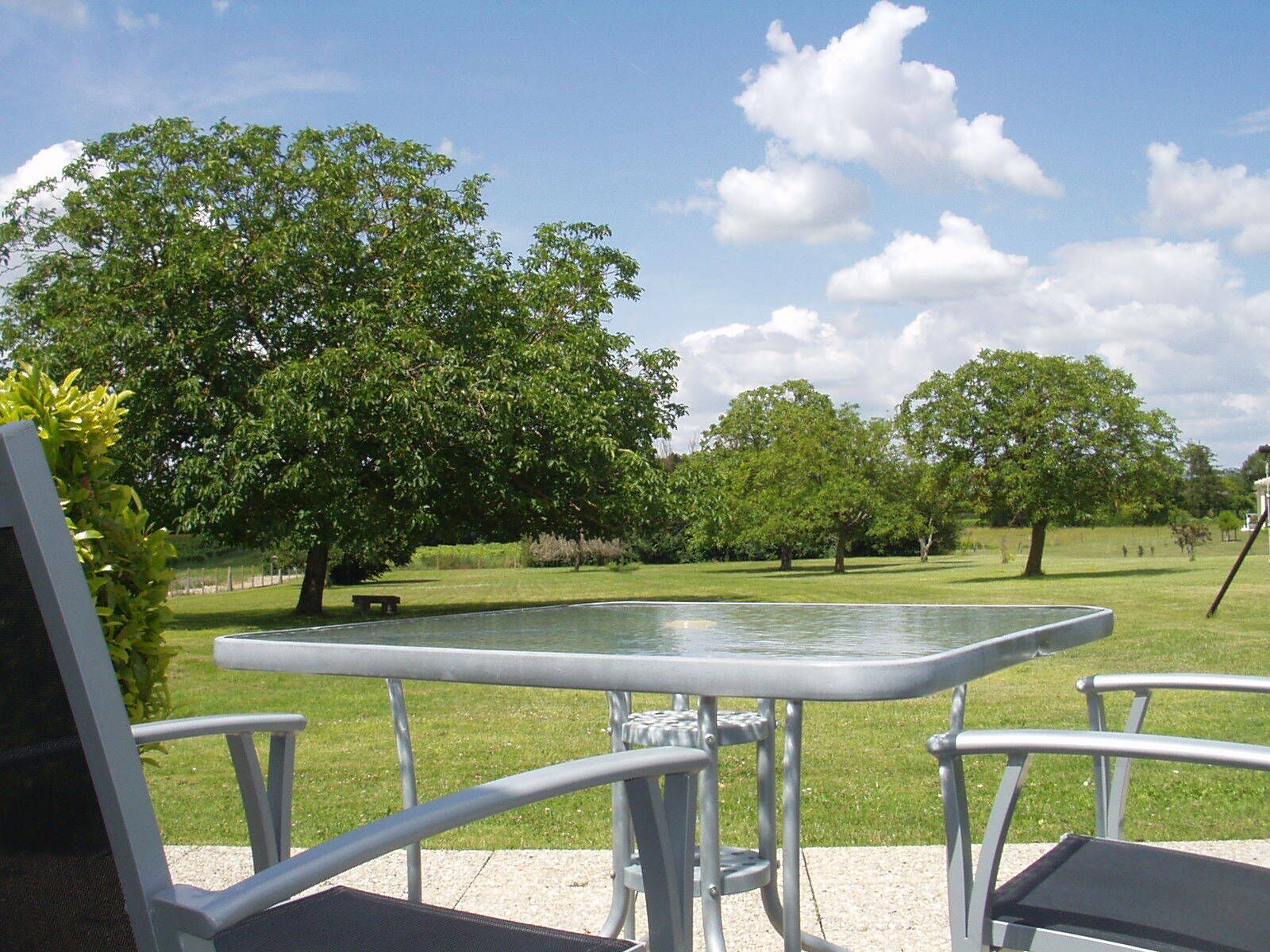 terrasse privée avec accès direct sur le grand jardin