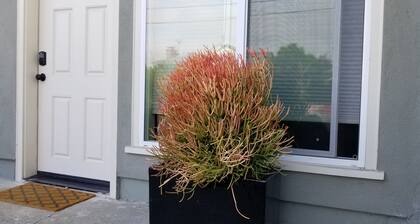 ★ Uusi ja moderni Kävele kaikkialla Pysäköinti Ace Location ★ 2BD