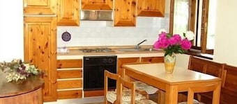 FERIENHAUS L 'ARNIA "LE MARGHERITE" Apartment für 4-5 Personen im Erdgeschoss