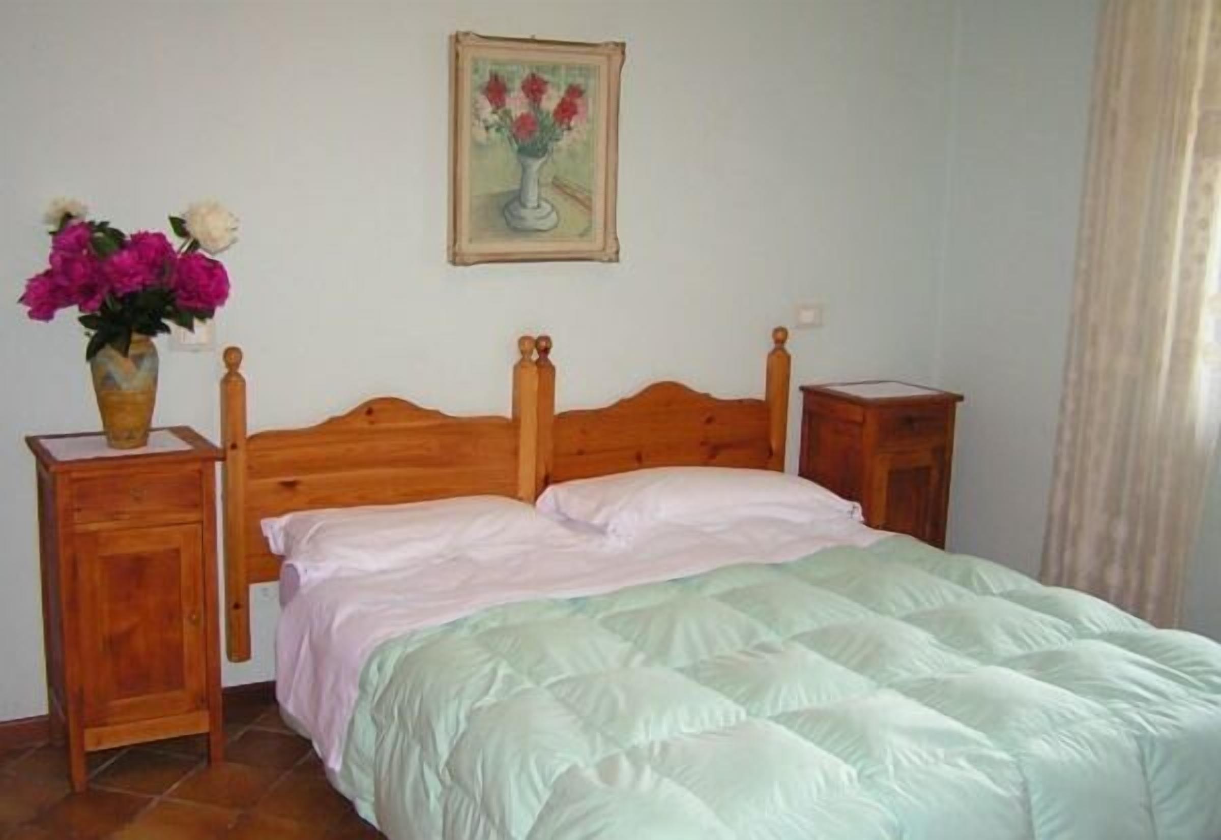 1 bedroom, iron/ironing board, travel cot, free WiFi