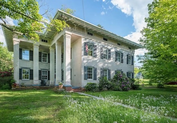 Front of Historic Mansion B&B