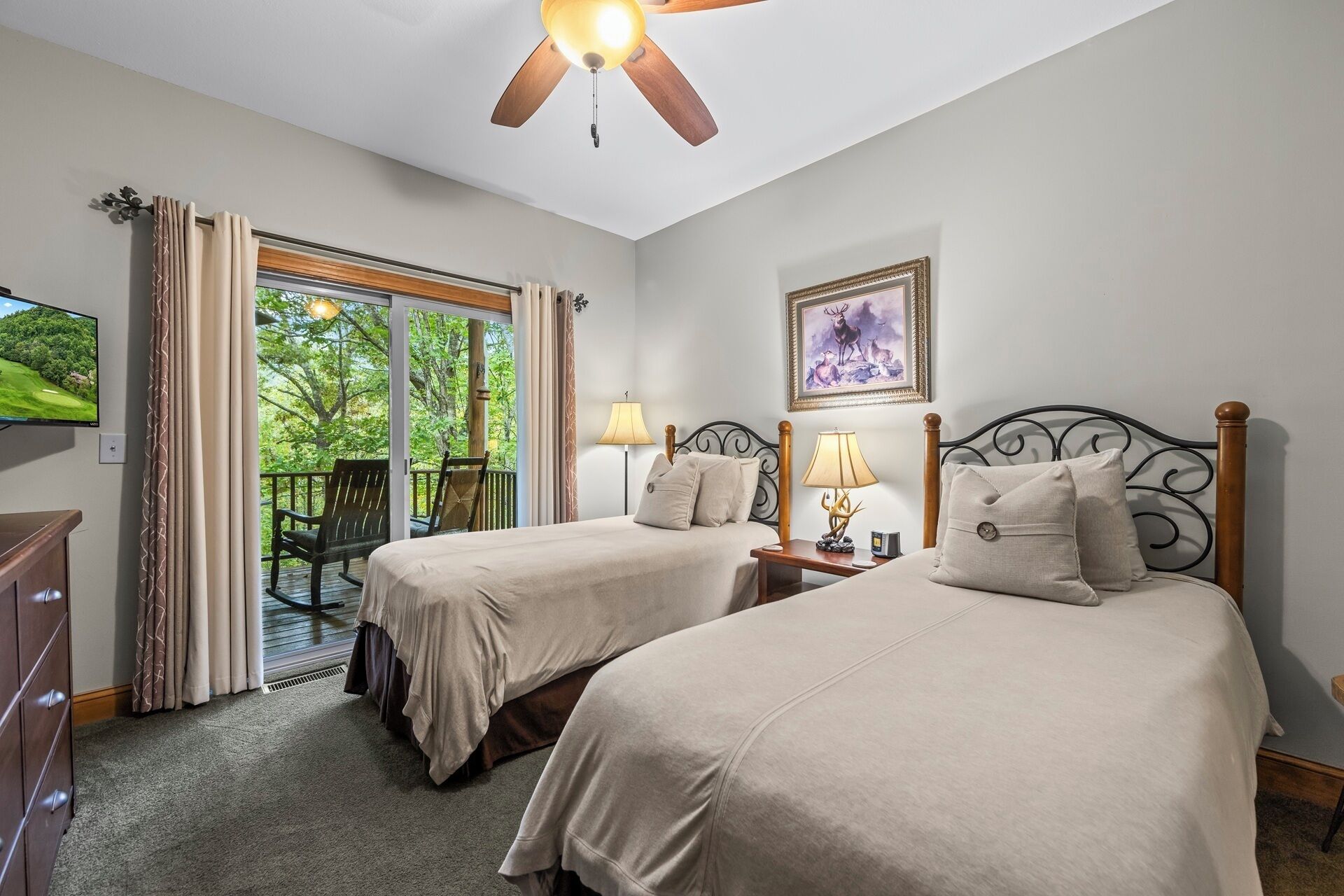 2 chambres, fer et planche à repasser, Wi-Fi, draps fournis