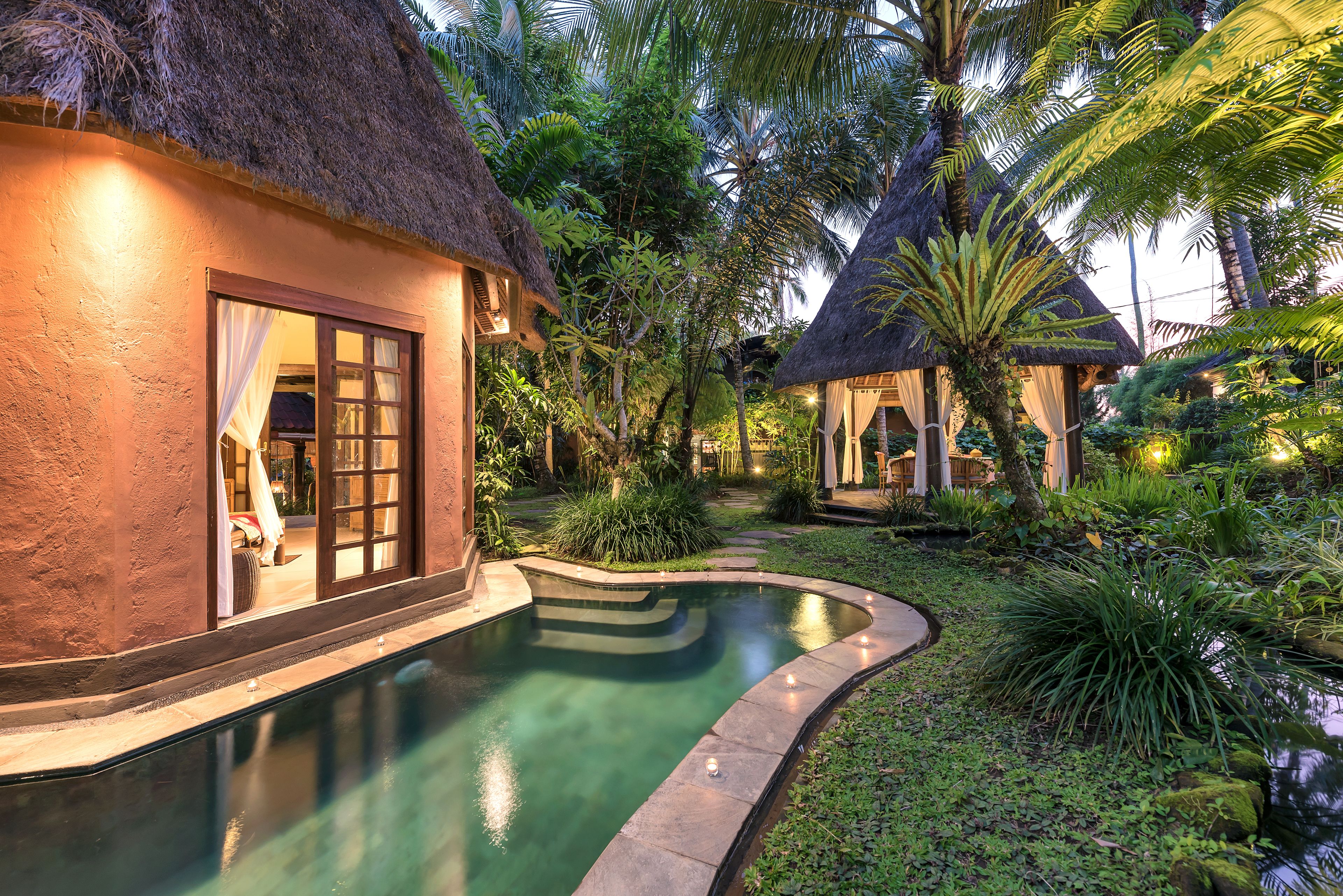 حمّام سباحة خارجي