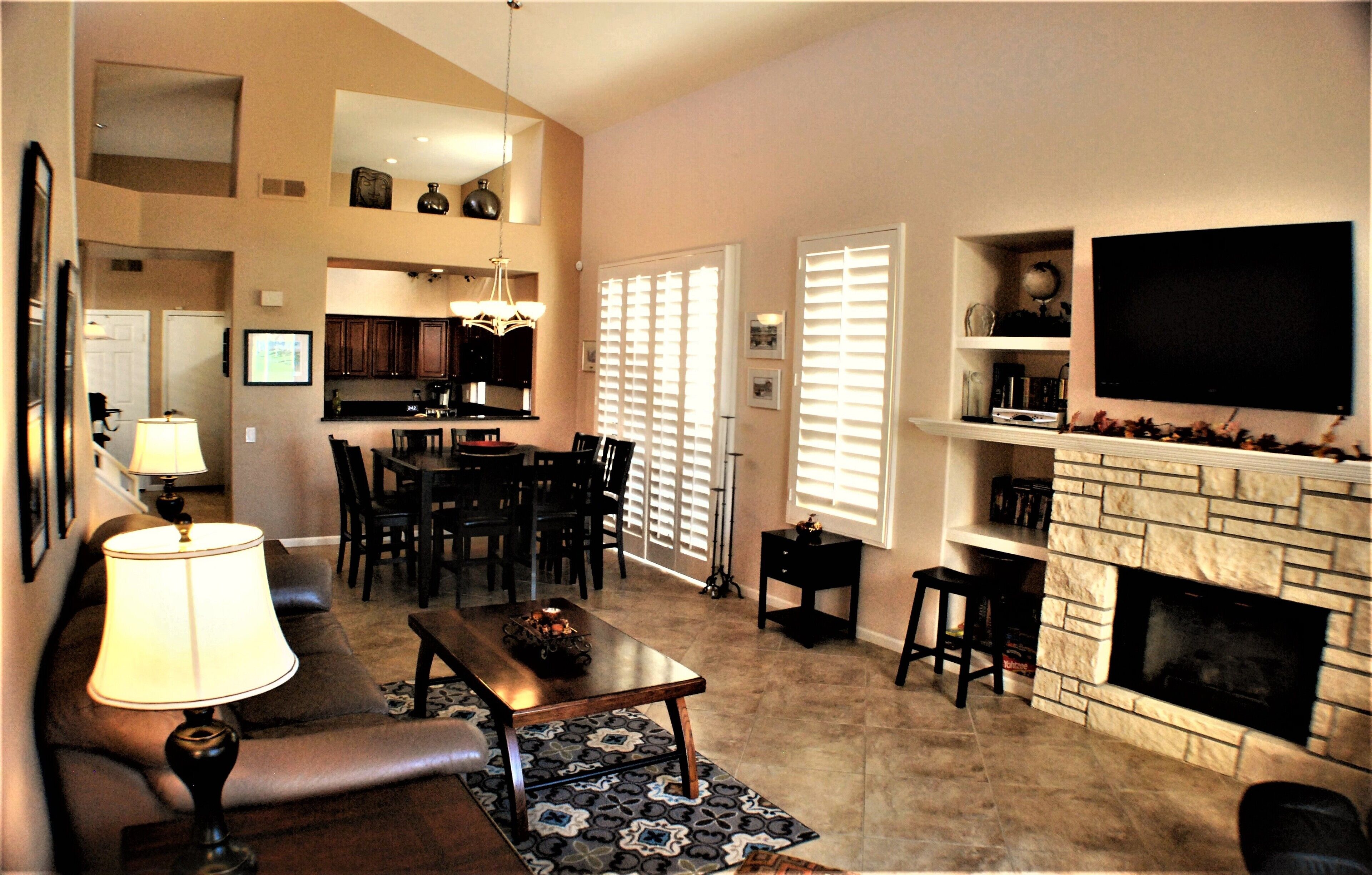 Two Master Suite Villa/House with Outdoor Granite Bar Kitchen - Fire Pit & Table