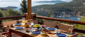 Villa Cristina - Villa charmente en pierre et en bois dns la baie de Sivota