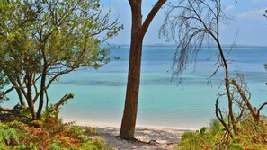 Beach nearby - Kallaroo, 3 Kallaroo Street- great house with views, pool, WIFI and aircon (Corlette)