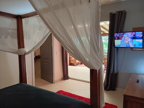 1 bedroom, in-room safe, iron/ironing board, free WiFi - GITE SAINTOISE (Gîtes de l'Anse) St François, Splendid swimming pool, Near the beach (Saint-François)