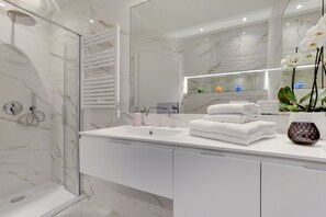 Shower, hair dryer, bidet, towels - LADY T Luxury Loft, up to 14 people (Venezia)