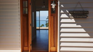 Interior - The White House - Lorne (Lorne)