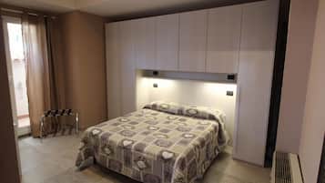 1 Schlafzimmer, Schreibtisch, WLAN, Bettwäsche