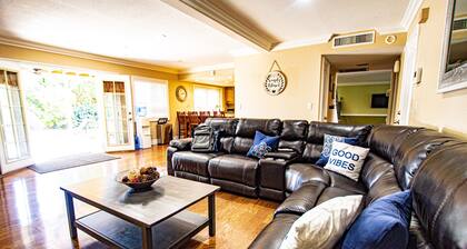 FAMILY HOME W/POOL & BBQ NEAR LAS VEGAS STRIP 9 MINS