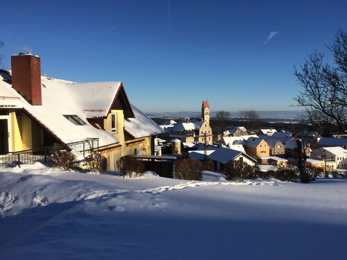 Genießen und relaxen mit herrlicher Fernsicht am Schloss Schönberg
