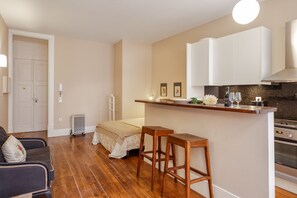 1 bedroom, iron/ironing board, travel cot, free WiFi