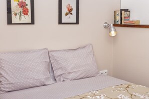 1 bedroom, iron/ironing board, travel cot, free WiFi