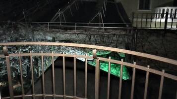 ๋น๋ผ | ๋ฐ์ฝ๋