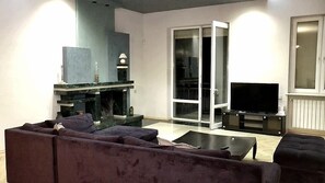 Huvila | Olohuone | Taulutelevisio