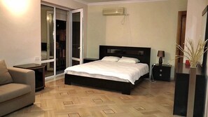 Villa | In-room safe, desk, iron/ironing board, free WiFi - Villa Courtyard (Tbilisi)