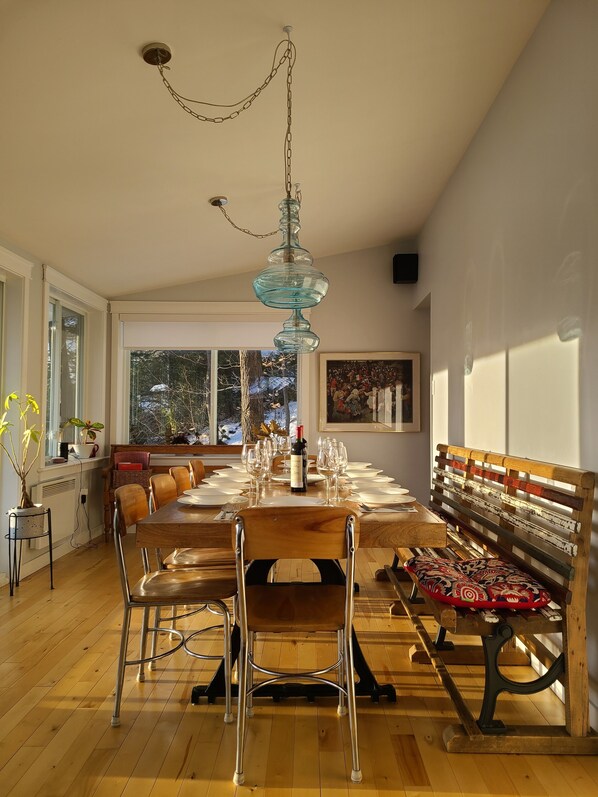 Dining - La Petite Retraite du Lac: Spacious-Gym-2.5 Bath (Rawdon)