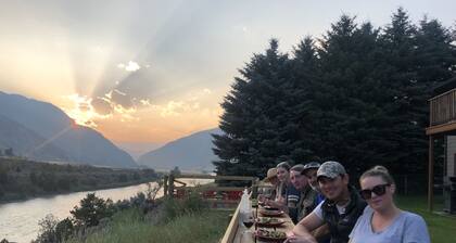 Yellowstone River View Condos, 10 min to Yellowstone Park on Historic Ranch