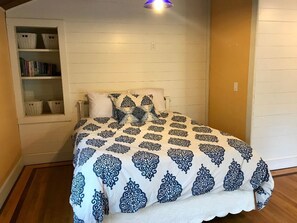 5 bedrooms, iron/ironing board, free WiFi, bed sheets
