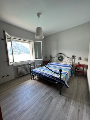 4 quartos, ferros/tábuas de passar roupa, Wi-Fi