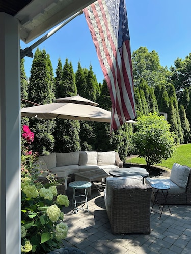 Cozy Seaside Cottage