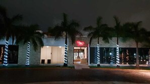 A building with a modern facade, palm trees, and decorative lights. - Yikal house. Beautiful house 4 rooms (10 pers), 4 tennis court pools. (38)