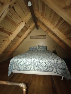 1 bedroom, WiFi, bed sheets - Tranquil Waters Cabin. 4 person secluded rental cabin! (Frenchburg)