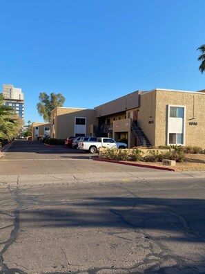 Exterior - See the Valley of the Sun, Arizona State University and Tempe just a short walk. (Tempe)