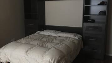 1 habitación, escritorio, tabla de planchar con plancha y wifi