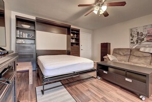 1 bedroom, desk, iron/ironing board, WiFi