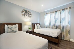 4 bedrooms, desk, iron/ironing board, travel cot - Backyard, EV Charger, No Stairs. Citrus Perch! (Mission Viejo)