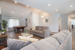 Smart TV, offices - Backyard, EV Charger, No Stairs. Citrus Perch! (Mission Viejo)