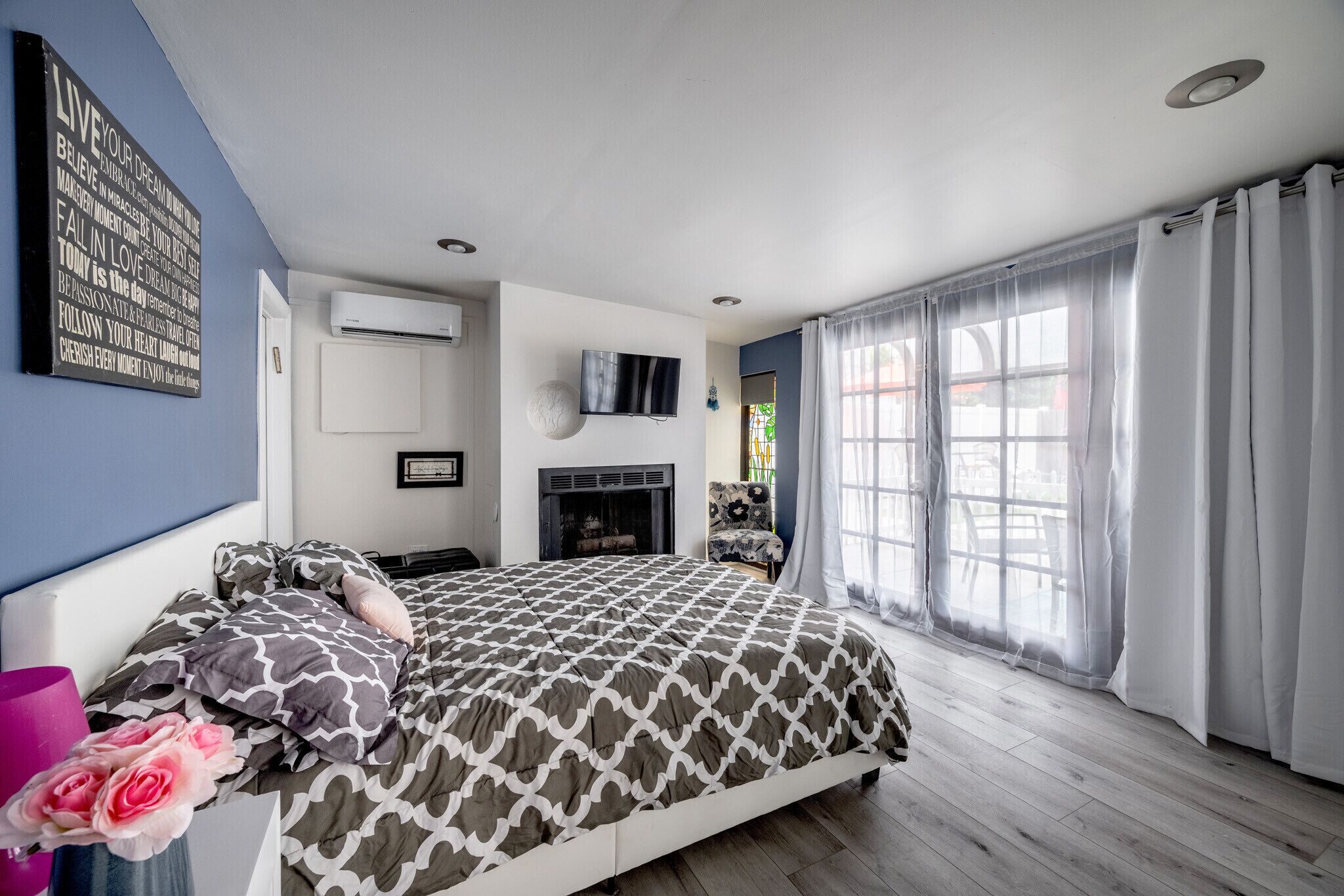 3 bedrooms, desk, iron/ironing board, free WiFi