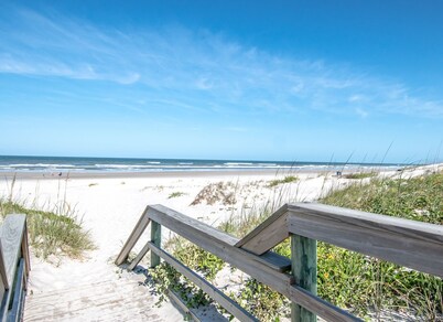SEA PLACE OCEANVIEW! Renovated Townhome! 2 large balconies, pool & tennis